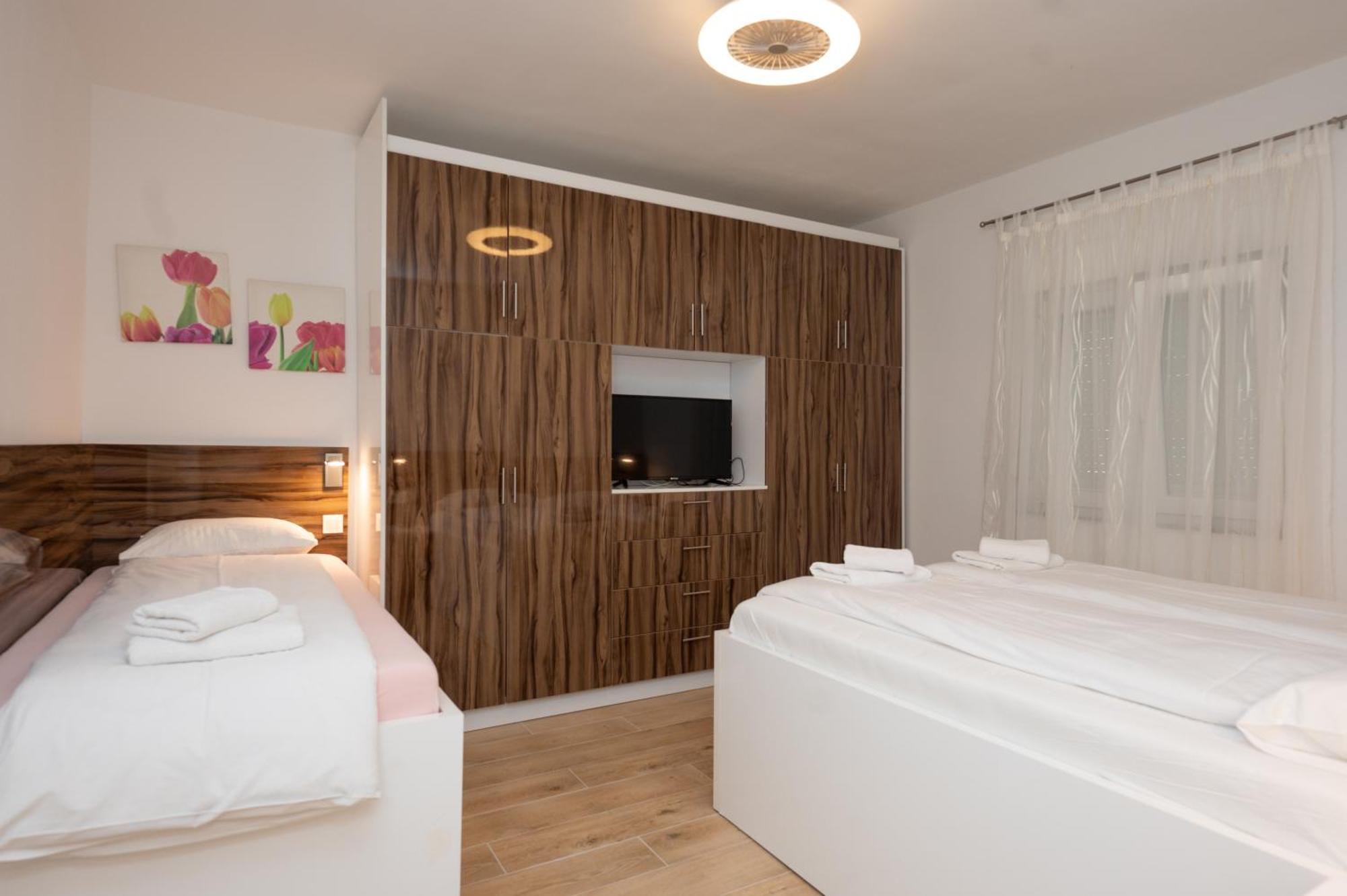 Holiday Home Luka Pridraga Buitenkant foto