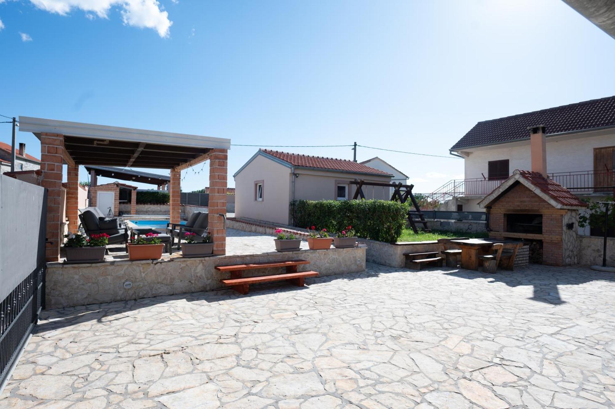 Holiday Home Luka Pridraga Buitenkant foto